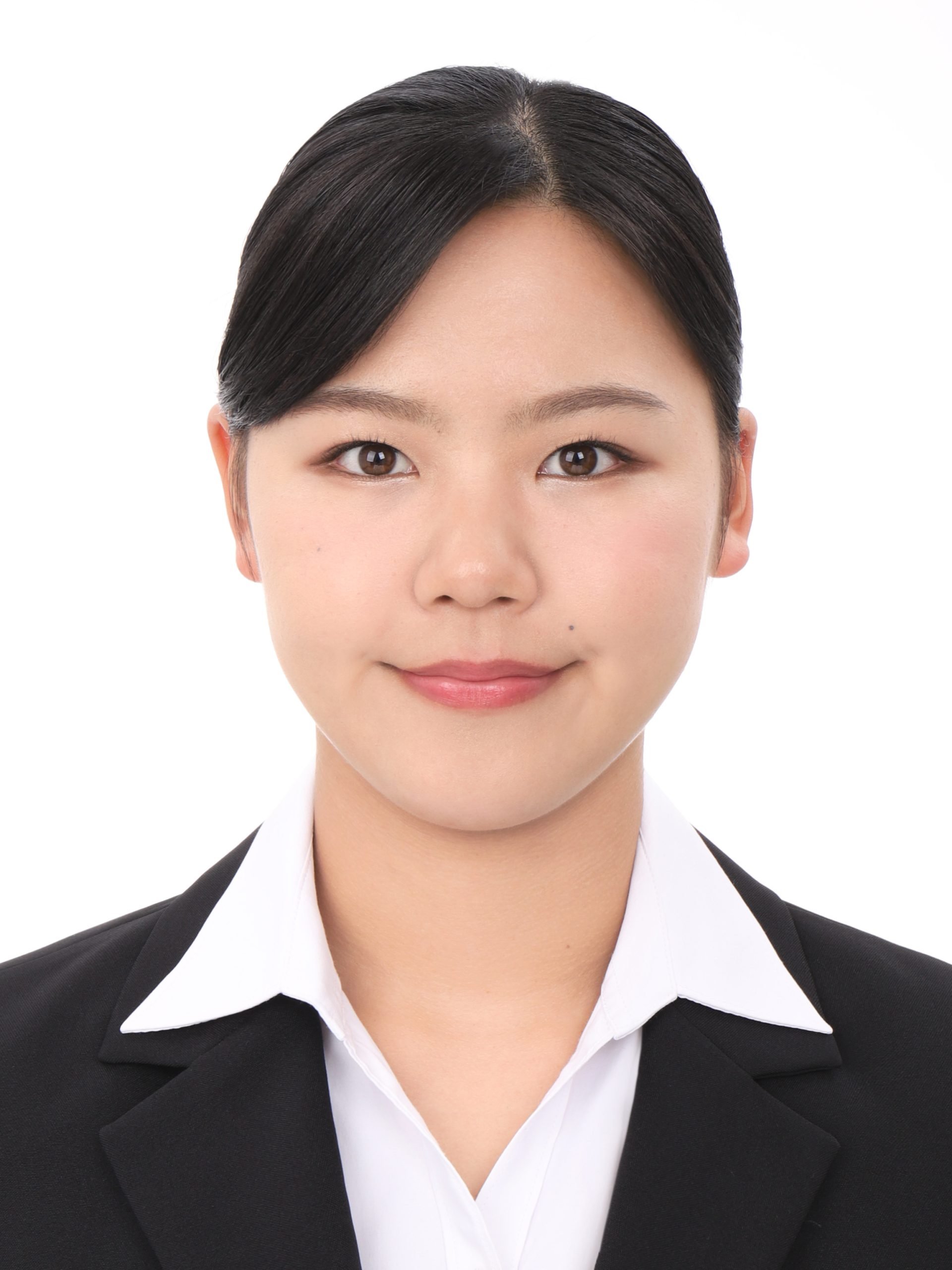 女子就活生のプロがヘアメイクして、撮影指導をした証明写真のアフター