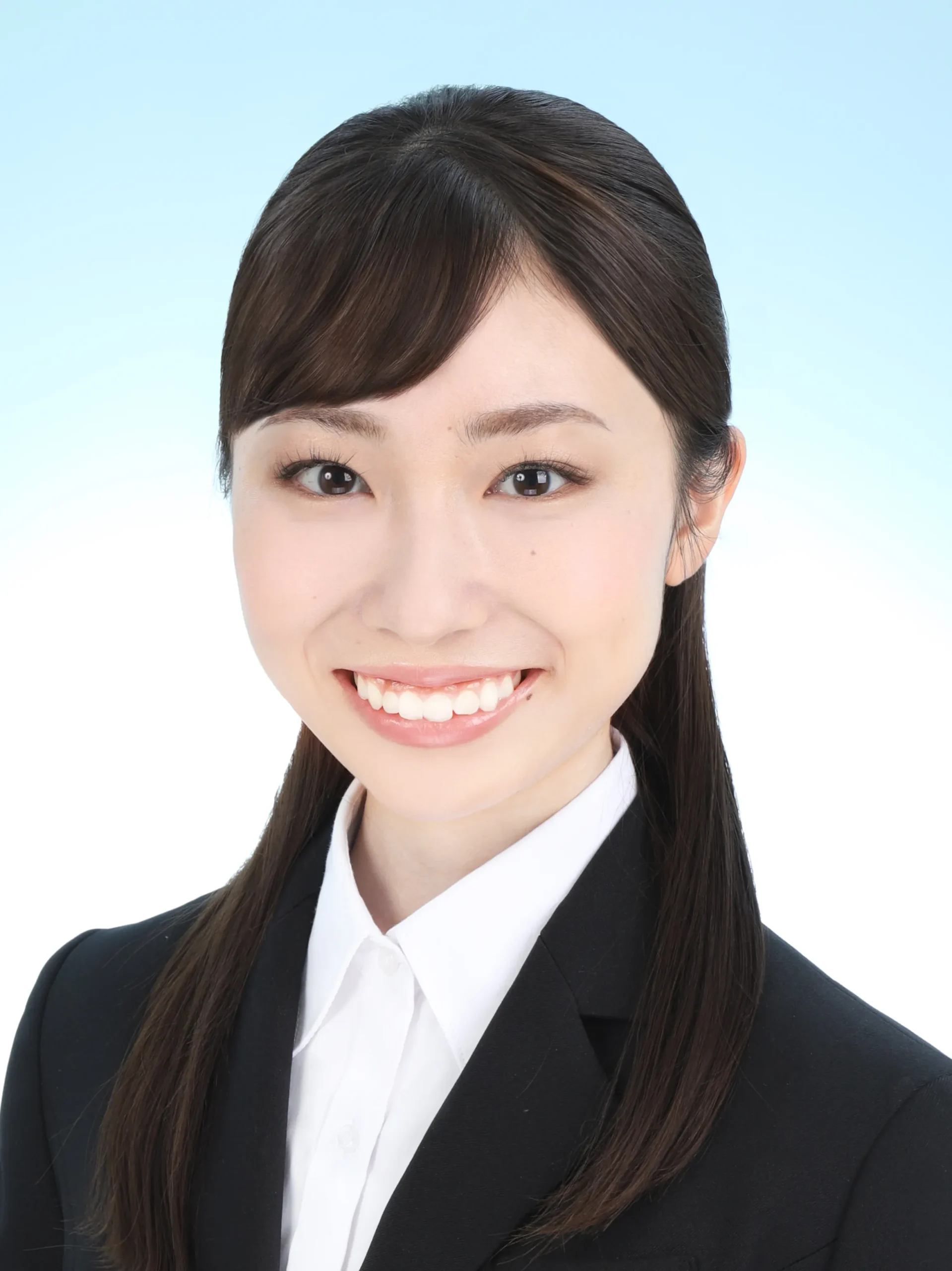 女子就活生のプロがヘアメイクして、撮影指導をした証明写真のアフター