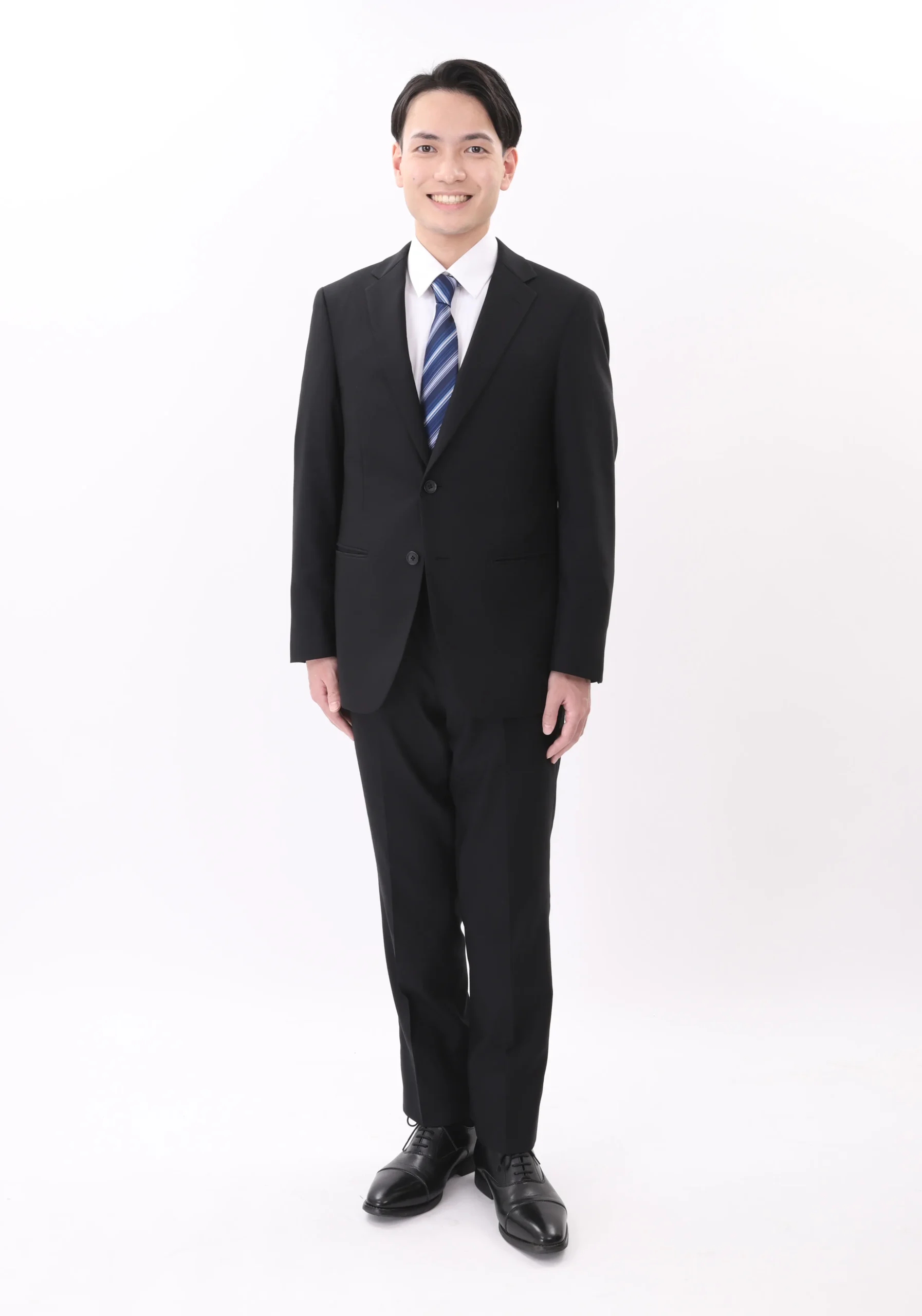 女子就活生の証明写真のビフォー