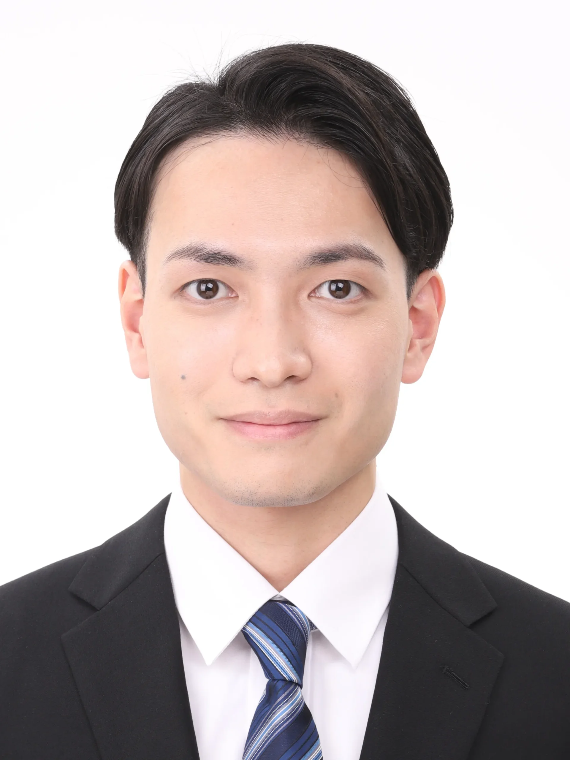 女子就活生の証明写真のビフォー