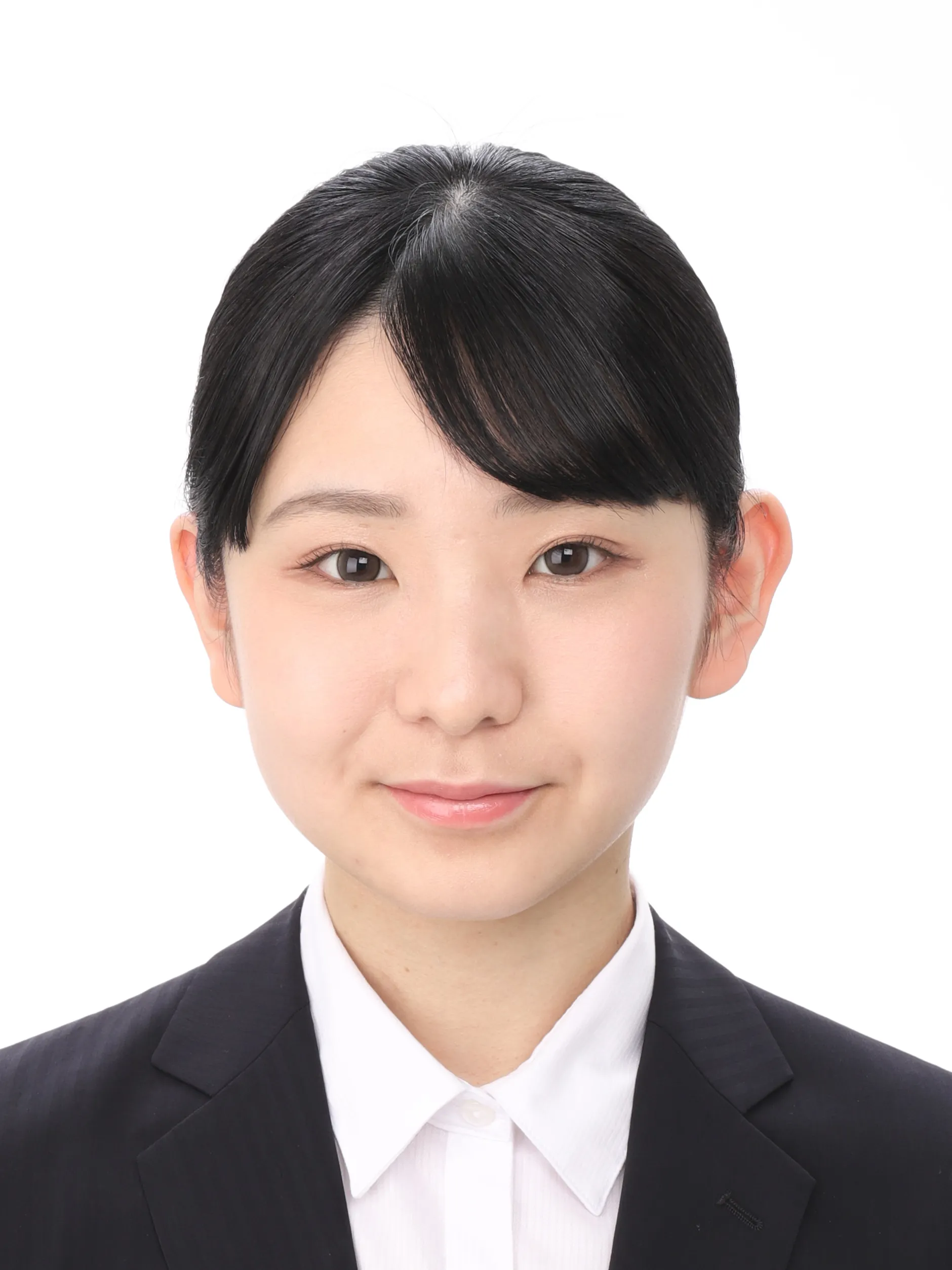 女子就活生の証明写真のビフォー