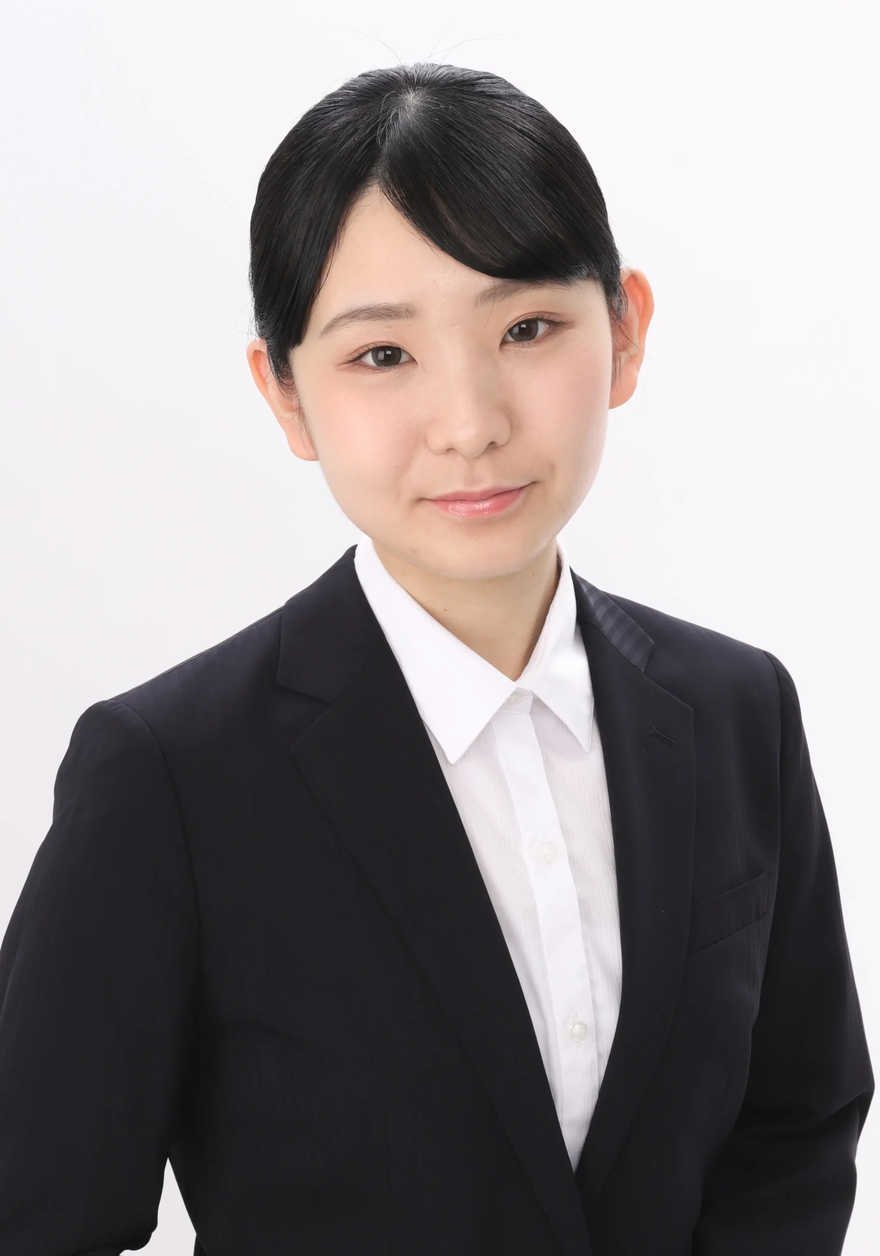 女子就活生の証明写真のビフォー